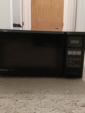 Frigidaire Black Countertop Microwave Oven - Compact Design